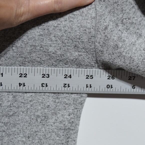 Evereve Gray Maci V Neck Sweater Size Large - Picture 7 of 9